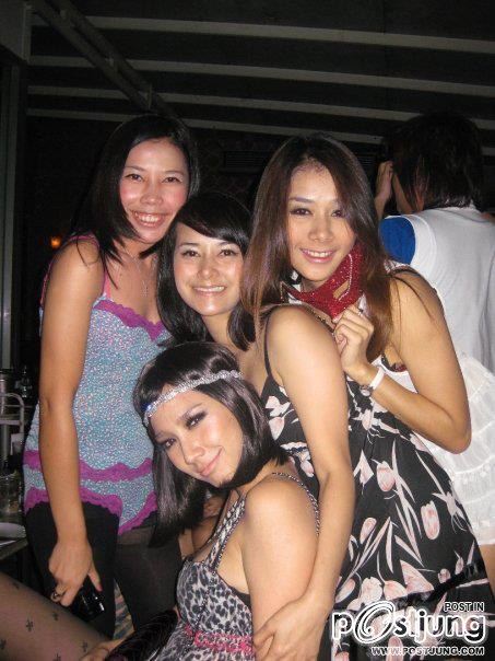 H.N.Y.2012 เก็บตกภาพสวยๆ"อั้ม พัชราภา"เเละเพื่อนๆของเธอว์ เริ่ดสะบัดช่อ อุ๊ปส์!!!