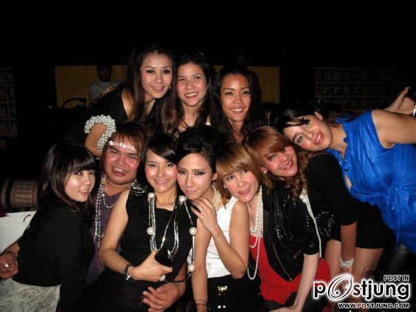 H.N.Y.2012 เก็บตกภาพสวยๆ"อั้ม พัชราภา"เเละเพื่อนๆของเธอว์ เริ่ดสะบัดช่อ อุ๊ปส์!!!