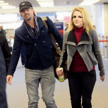 แชะ!ภาพ เจ๊บริทนี่ย์ควงคู่หมั้นไปเยี่ยมบ้านฝ่ายชายที่ NY