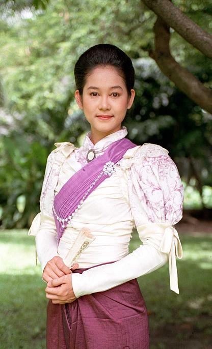 อุ้ม สิริยากร จูงมือ คริสโตเฟอร์ วิวาห์ฟ้าแลบ!