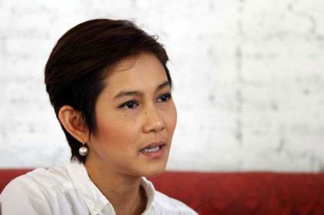 อุ้ม สิริยากร จูงมือ คริสโตเฟอร์ วิวาห์ฟ้าแลบ!