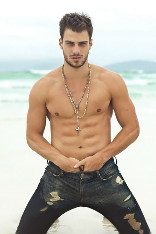 Lucas Malvacini @ Revista Junior #35