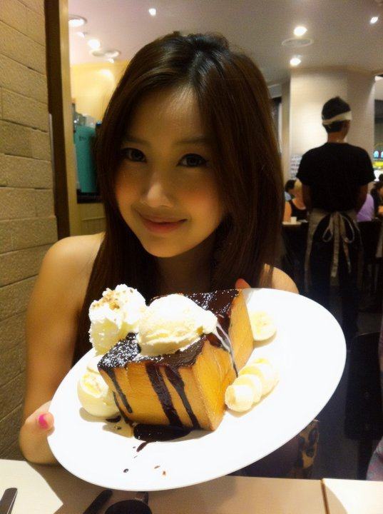 จำกันได้ไหม....รุ้งเฑียร อูนากุล(ลำดวน ณ เบญจา คีตา ความรัก) ตอนนี้เธอเป็นแอร์ที่การบินไทยค่ะ...