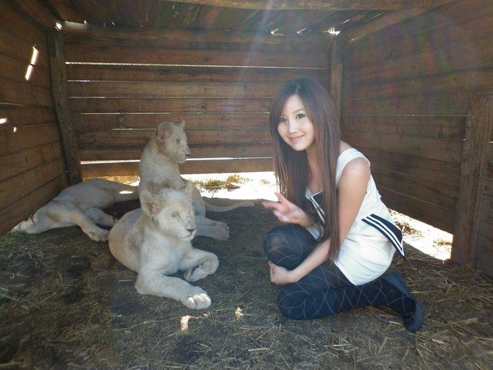 จำกันได้ไหม....รุ้งเฑียร อูนากุล(ลำดวน ณ เบญจา คีตา ความรัก) ตอนนี้เธอเป็นแอร์ที่การบินไทยค่ะ...