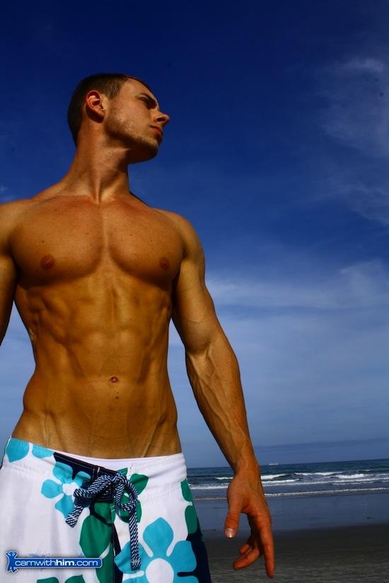 Muscled Cam Hunk Houston In The Sun