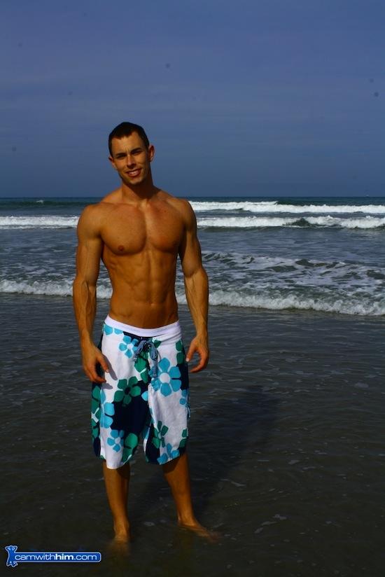 Muscled Cam Hunk Houston In The Sun
