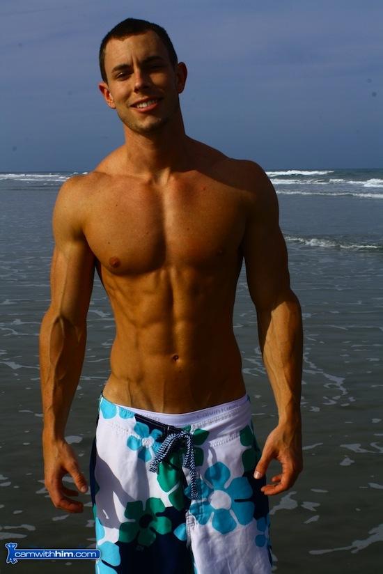 Muscled Cam Hunk Houston In The Sun