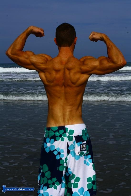 Muscled Cam Hunk Houston In The Sun