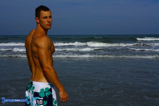 Muscled Cam Hunk Houston In The Sun