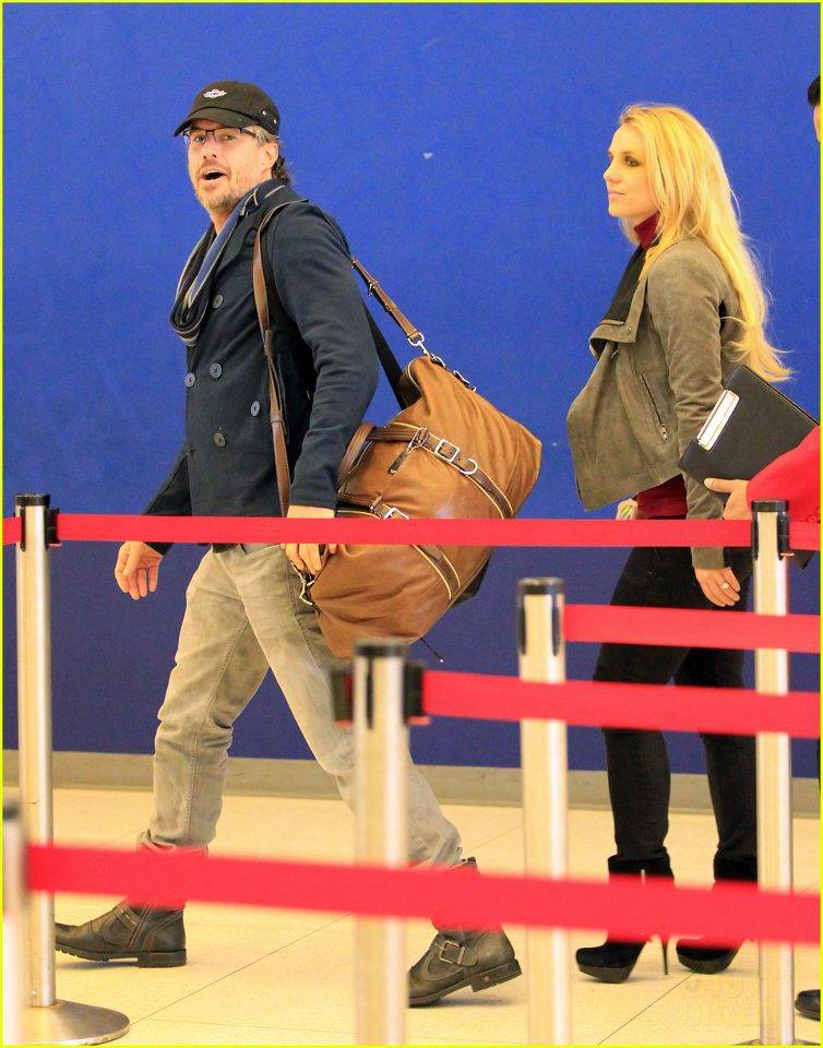 เจ๊บริทนี่ย์ควงคู่หมั้นไปเยี่ยมบ้านฝ่ายชายที่ NY (เสริม)