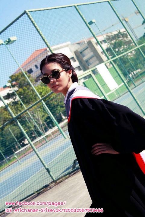 "ไอซ์ อธิชนันท์" เข้ารับพระราชทานปริญญาบัตร ณ มศว.