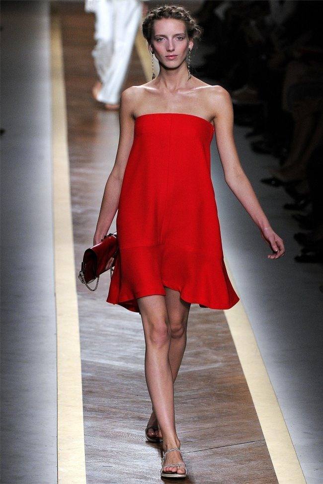 PARIS FASHION WEEK: VALENTINO SPRING 2012