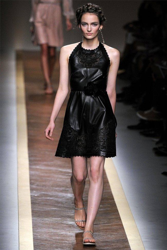 PARIS FASHION WEEK: VALENTINO SPRING 2012