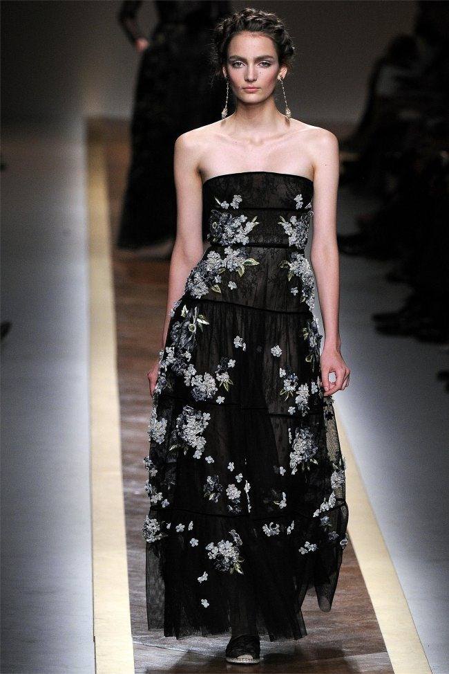 PARIS FASHION WEEK: VALENTINO SPRING 2012