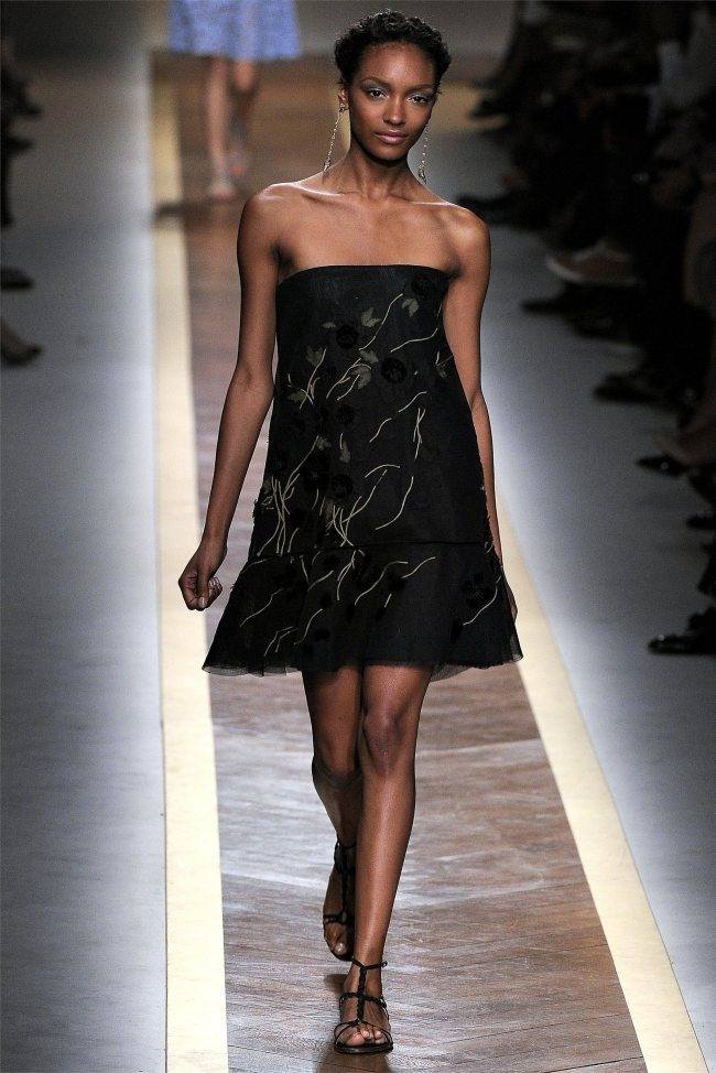 PARIS FASHION WEEK: VALENTINO SPRING 2012