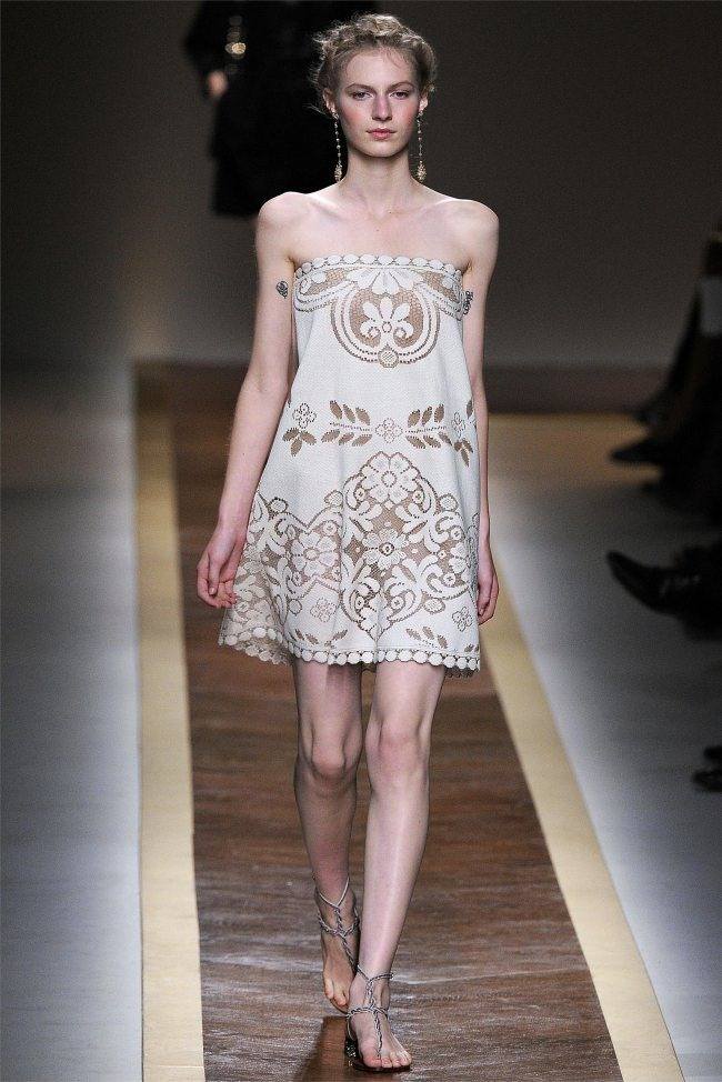 PARIS FASHION WEEK: VALENTINO SPRING 2012