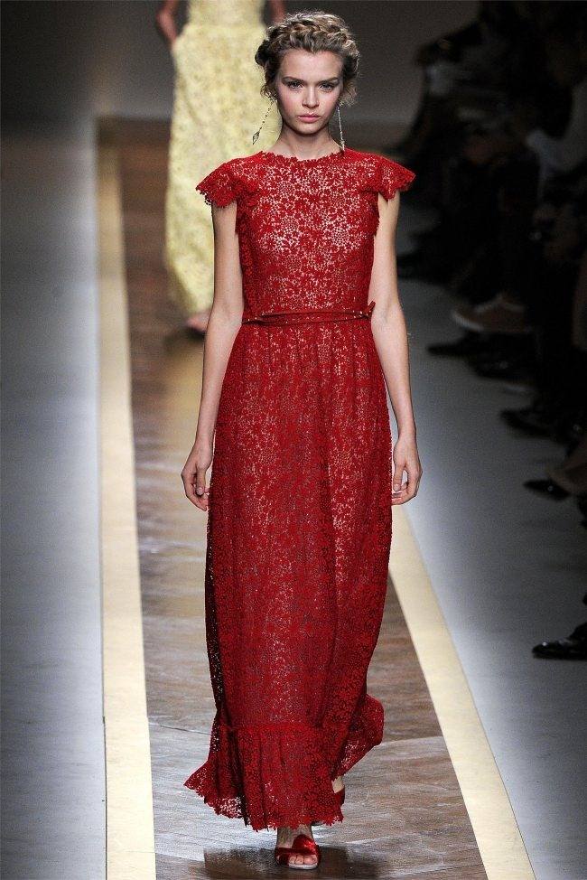 PARIS FASHION WEEK: VALENTINO SPRING 2012