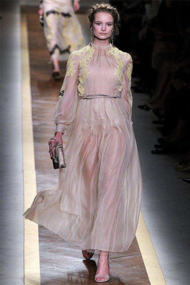 PARIS FASHION WEEK: VALENTINO SPRING 2012