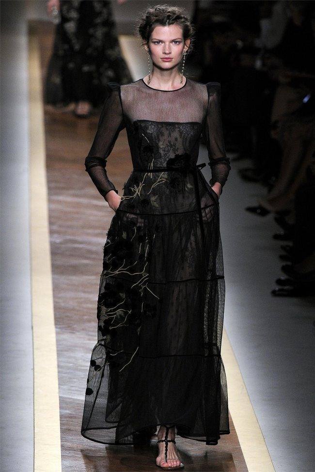 PARIS FASHION WEEK: VALENTINO SPRING 2012