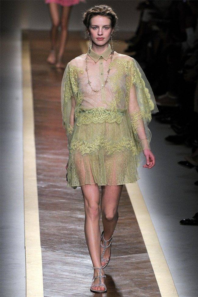 PARIS FASHION WEEK: VALENTINO SPRING 2012