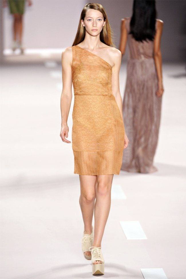 PARIS FASHION WEEK: AKRIS SPRING 2012