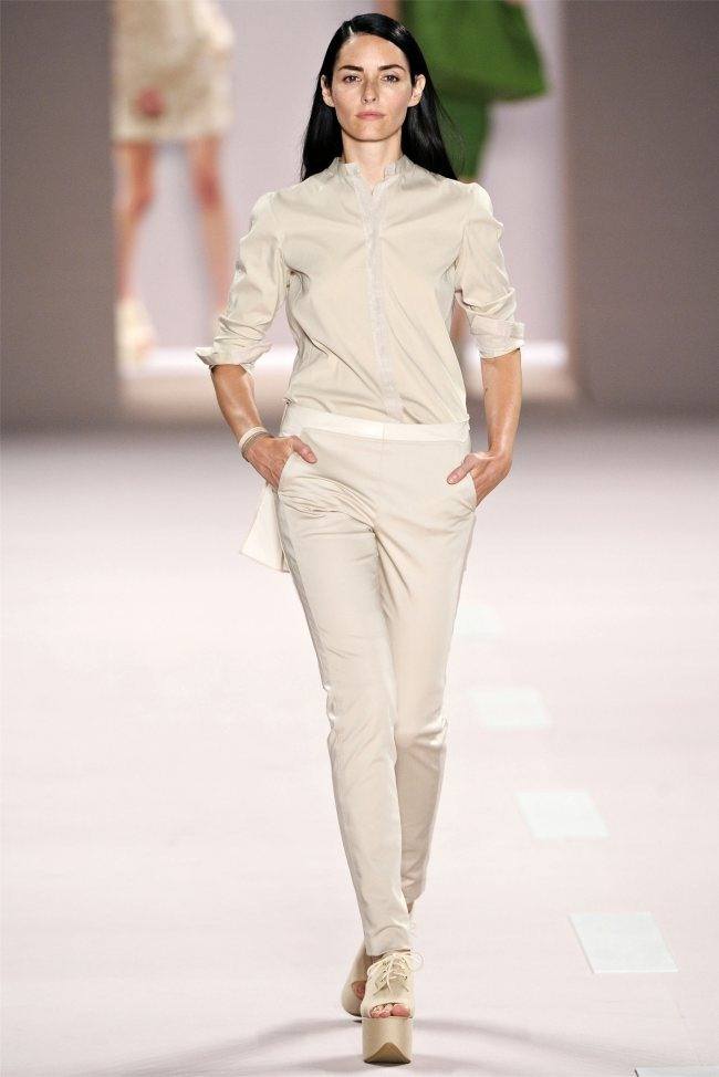 PARIS FASHION WEEK: AKRIS SPRING 2012