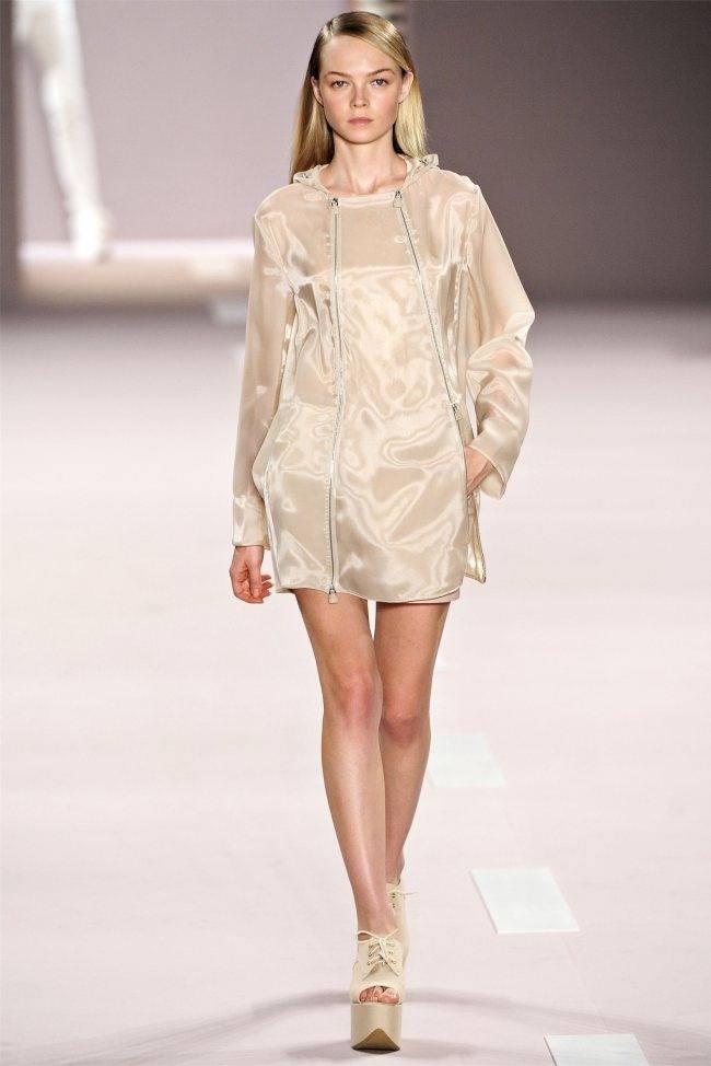 PARIS FASHION WEEK: AKRIS SPRING 2012