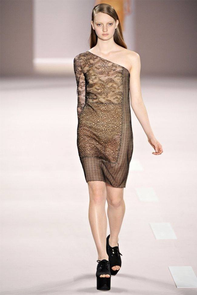 PARIS FASHION WEEK: AKRIS SPRING 2012