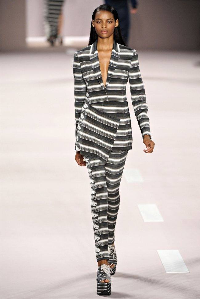 PARIS FASHION WEEK: AKRIS SPRING 2012