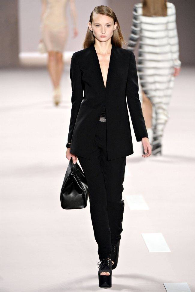 PARIS FASHION WEEK: AKRIS SPRING 2012