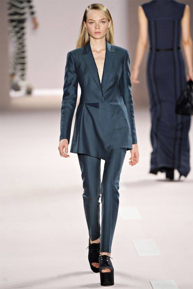 PARIS FASHION WEEK: AKRIS SPRING 2012