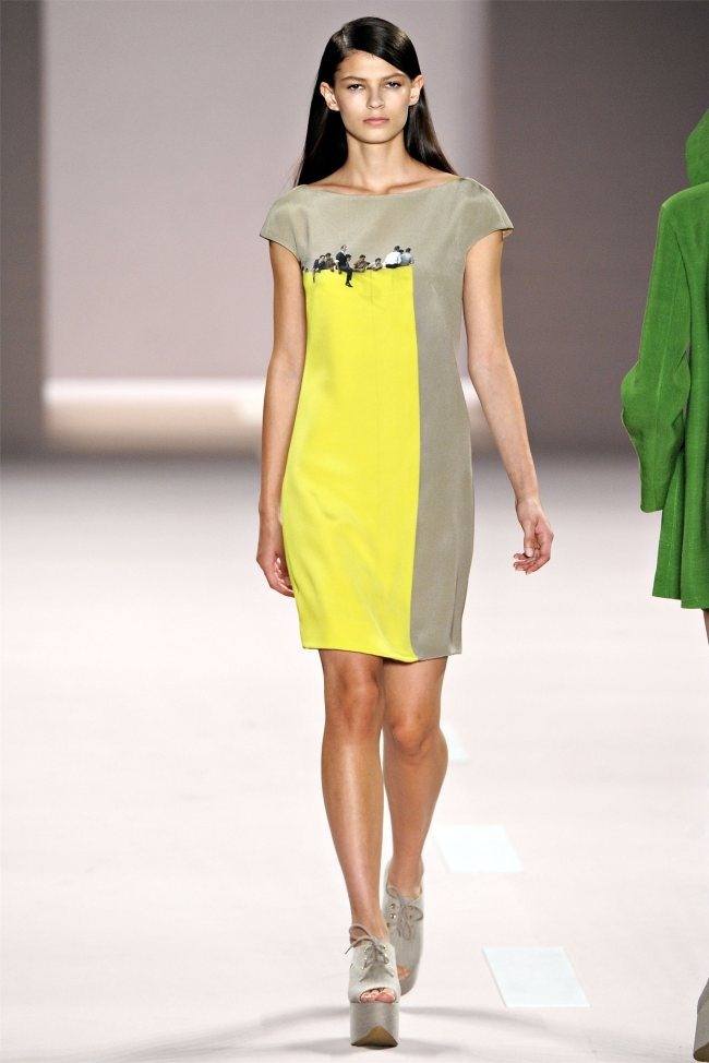 PARIS FASHION WEEK: AKRIS SPRING 2012