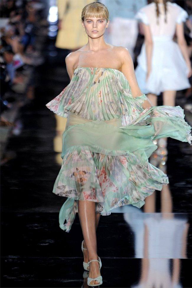 PARIS FASHION WEEK: JOHN GALLIANO SPRING 2012