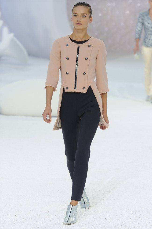 PARIS FASHION WEEK: CHANEL SPRING 2012