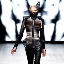 PARIS FASHION WEEK: GARETH PUGH SPRING 2012