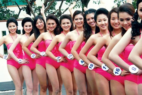 ยลโฉมความงามผู้เข้าประกวดนางสาวเชียงใหม่ 2555 ในชุดว่ายน้ำ