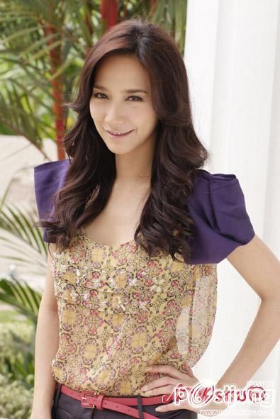 สวย ใส แบบ ไม่ไฮโซ เธอก็ทำได้ เพราะเธอคือดาราไม่ถือตัว