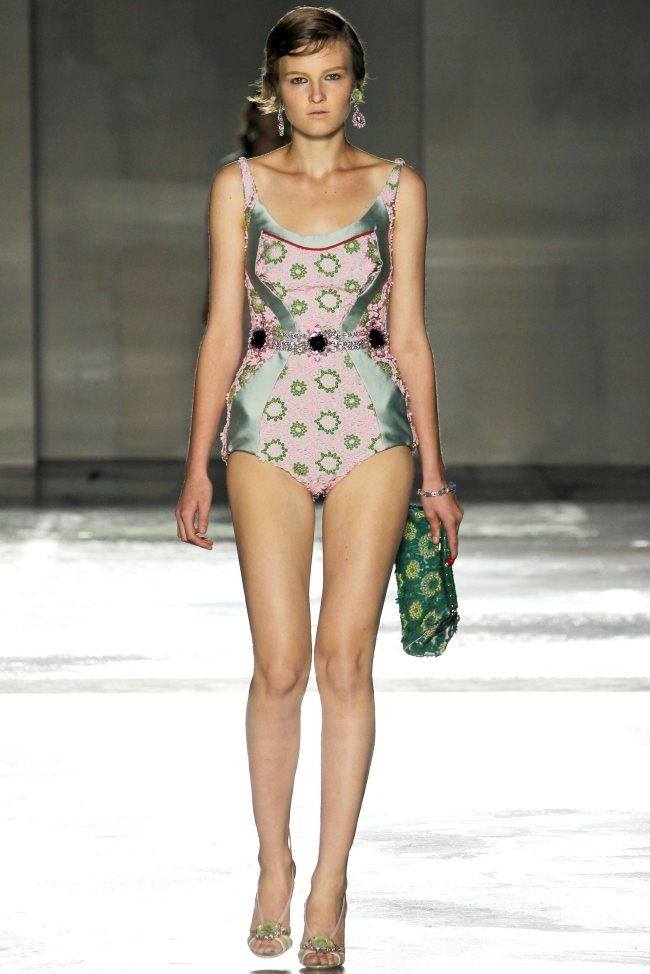 MILAN FASHION WEEK: PRADA SPRING 2012