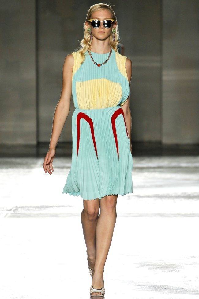 MILAN FASHION WEEK: PRADA SPRING 2012