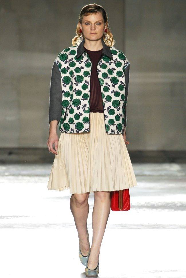 MILAN FASHION WEEK: PRADA SPRING 2012