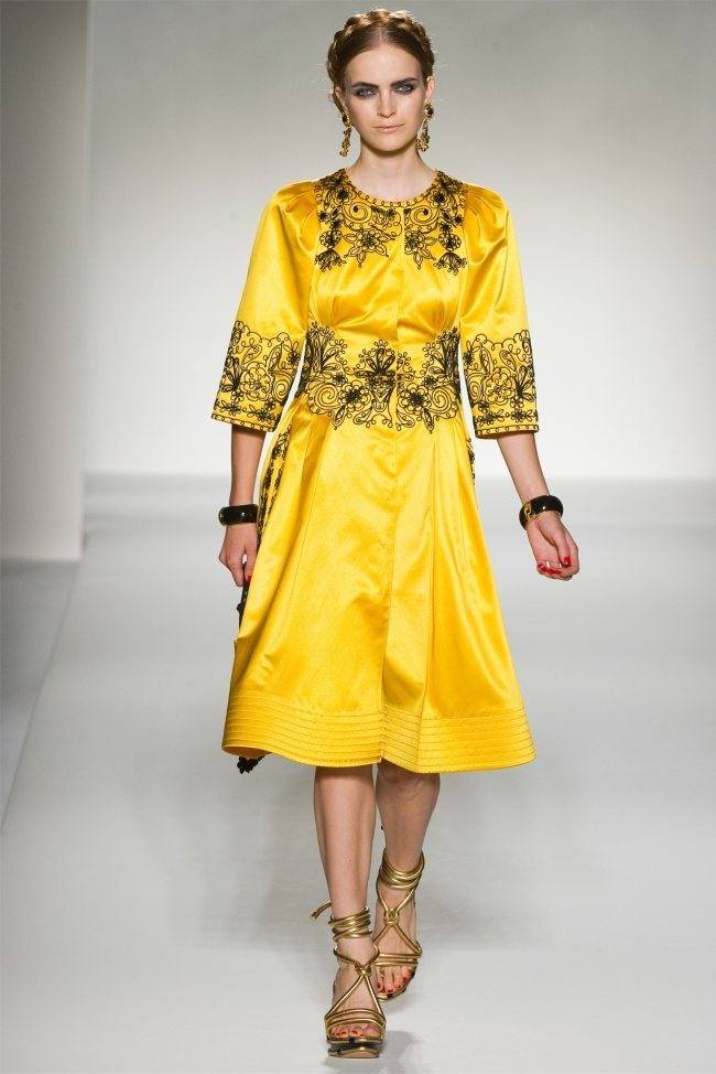 MILAN FASHION WEEK: MOSCHINO SPRING 2012