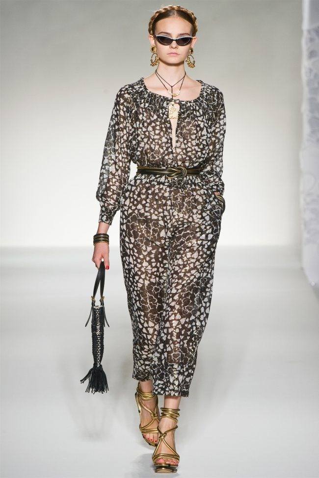 MILAN FASHION WEEK: MOSCHINO SPRING 2012