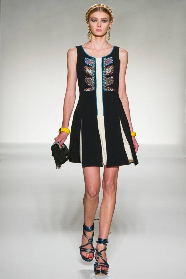 MILAN FASHION WEEK: MOSCHINO SPRING 2012