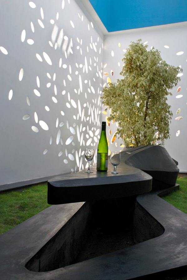 India House Design with Amazing Exterior Walls and Courtyard