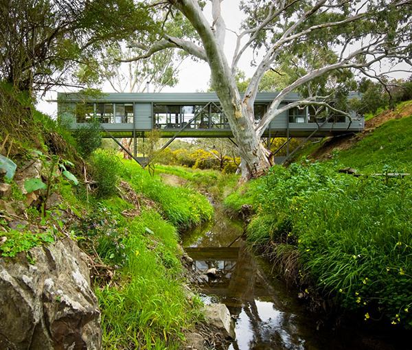 Australian Architect "Bridges" the Gap between Innovation and Architecture – Bridge House