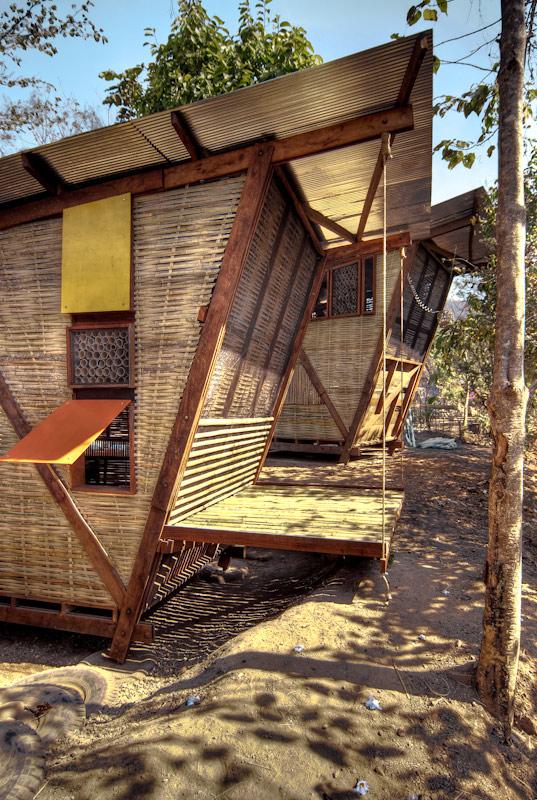 โพสบ้านมาก็เยอะพึ่งมีของไทยนี่แหล่ะThailand Wood Prefab Houses with Modern Butterfly Roof