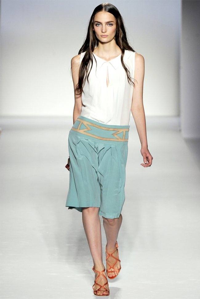 MILAN FASHION WEEK: ALBERTA FERRETTI SPRING 2012