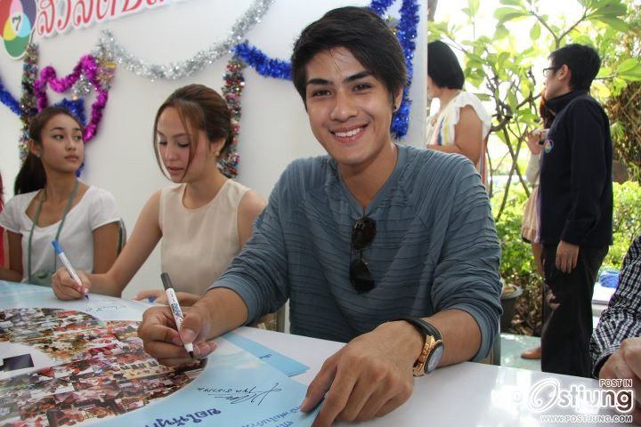 เวียร์ ศุกลวัฒน์ & ดาราช่อง7สี ร่วมแจกปฏิทินปีใหม่ 2555