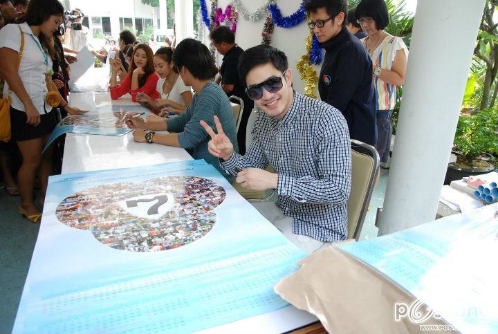 เวียร์ ศุกลวัฒน์ & ดาราช่อง7สี ร่วมแจกปฏิทินปีใหม่ 2555