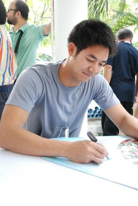 เวียร์ ศุกลวัฒน์ & ดาราช่อง7สี ร่วมแจกปฏิทินปีใหม่ 2555